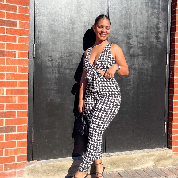 SET - Picture 2 of 2